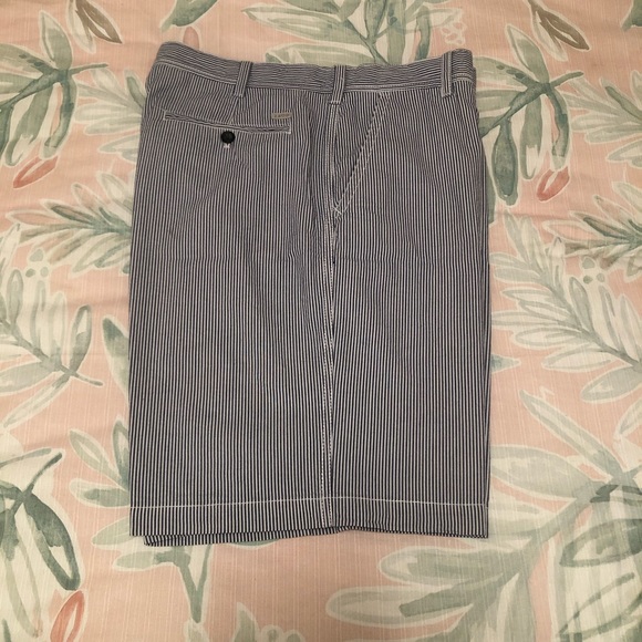 Izod Other - Mens Izod seersucker shorts. Size 38